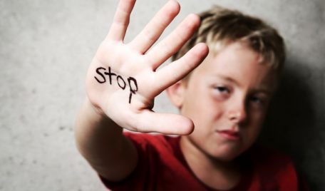 Astăzi este marcată Ziua Mondială de Prevenire a Abuzului asupra Copilului, iar mâine se împlinesc 25 ani de la Semnarea Convenţiei ONU cu privire la Drepturile Copilului.