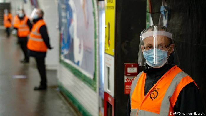 В Испании число жертв коронавируса достигло 27 121.