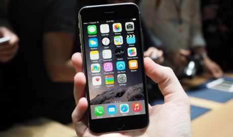 Din cauza stocurilor mici şi a preţurilor uriaşe, furturile de smartphone-uri s-au înmulţit. Foto: macrumors.com