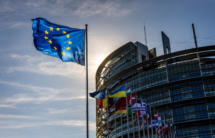 В Европарламенте призвали страны ЕС наращивать поставки оружия Украине.