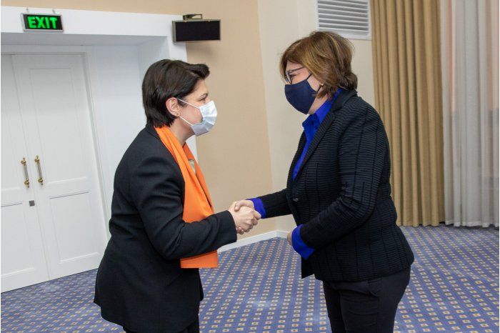 Премьер-министр Наталья Гаврилица провела встречу с комиссаром ЕС по транспорту Адиной Вэлян.