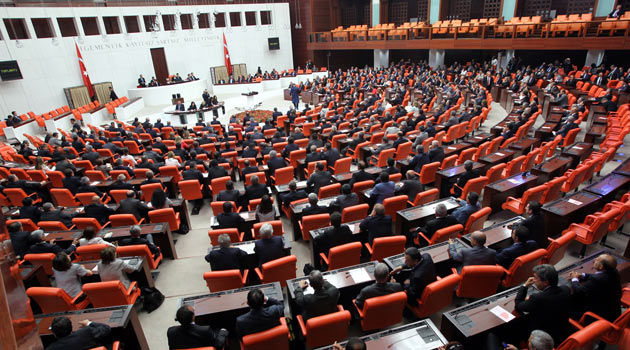 Турецкий парламент одобрил размещение военных на базе в Катаре.