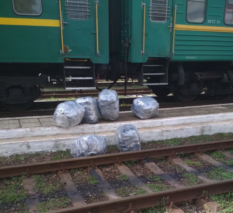 Обувь и одежда на сумму более 200 тыс. леев задержаны таможенниками.