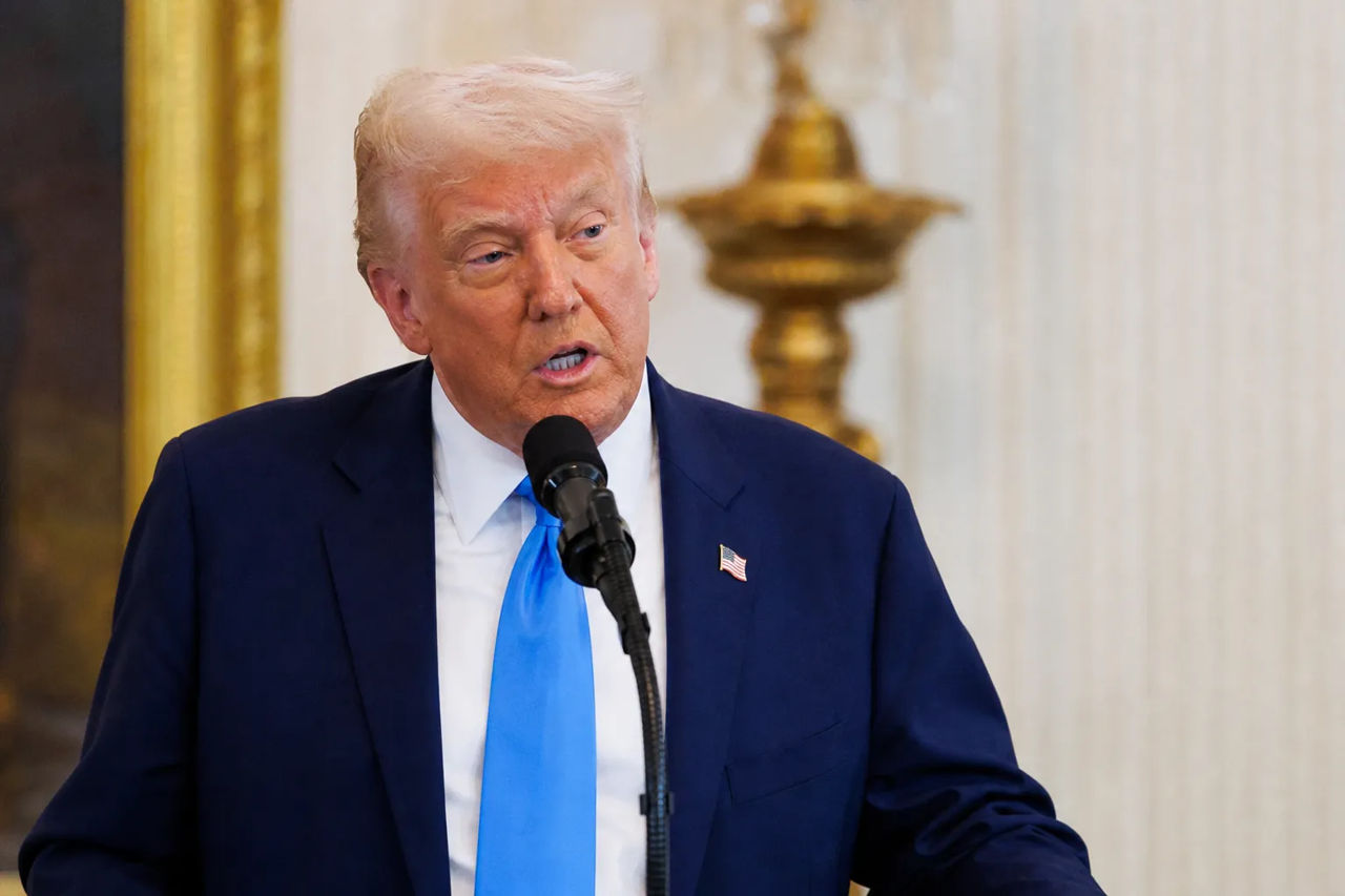 Трамп потребовал от ФРС снизить ставки и пригрозил прекратить торговлю.