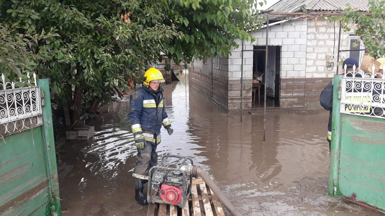Cetățenii afectați de calamități naturale vor primi ajutor material și sprijin prin proceduri mai simple.