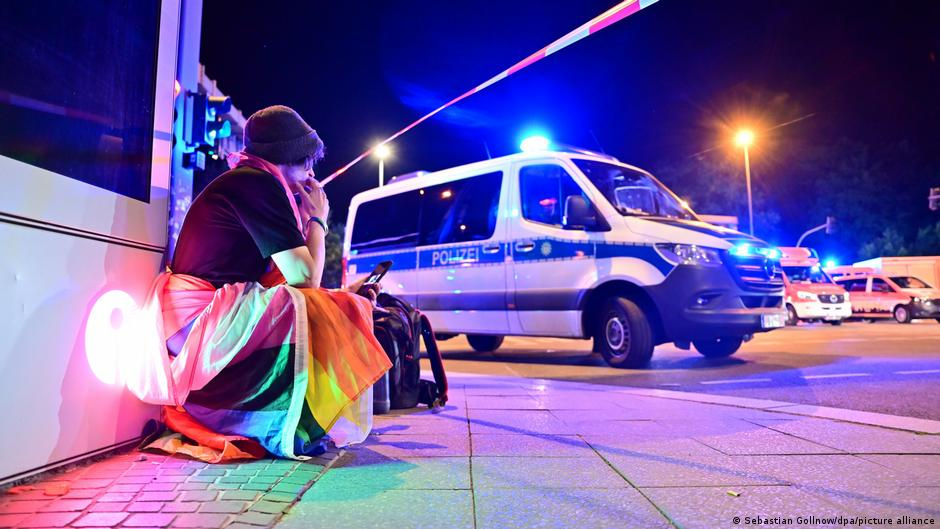 ЛГБТ-парад в Берлине прервали из-за наезда авто на людей: 1 погибший, 16 раненых.