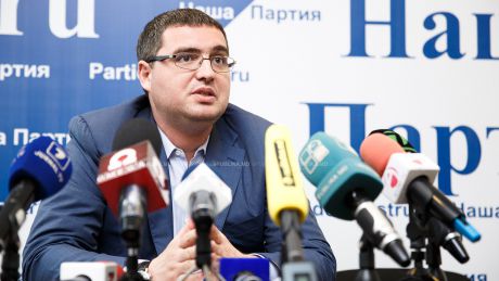 Renato Usatîi acuză reprezentanții ”platformei DA” că aceștia se folosesc de oameni pentru a pune mâna pe Putere. Foto: publika.md