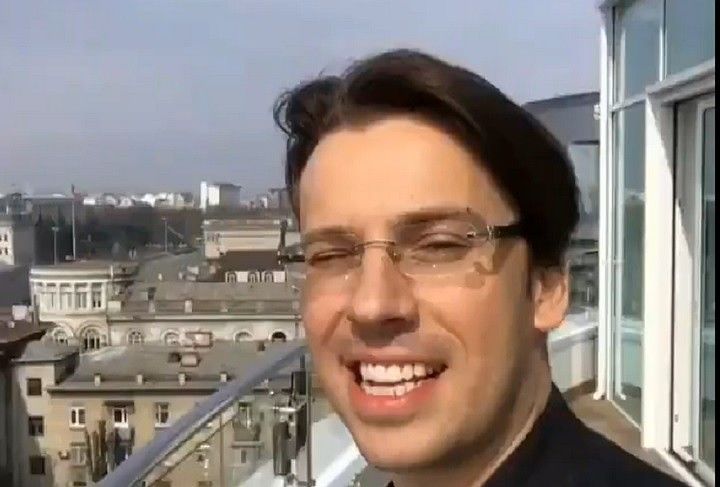 Галкин снял на видео, как его встретили в Кишиневе.