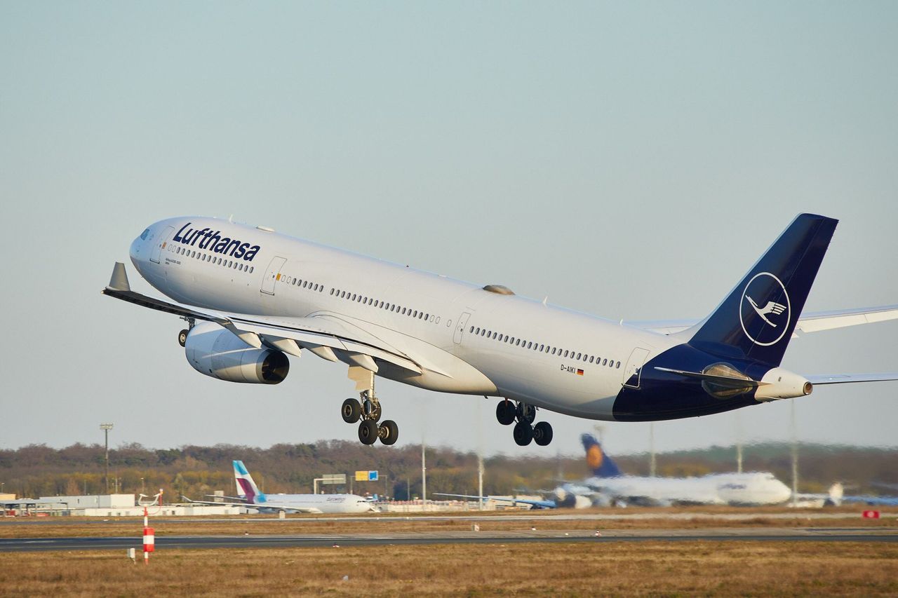 Lufthansa переносит рейсы в "Борисполе" из-за угрозы вторжения России.