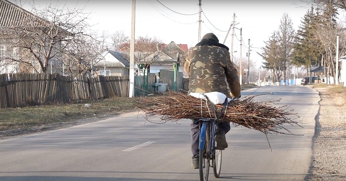Locuitorii din nordul țării: E frig și ne este greu cu lemnele. Rămânem fără rezerve.