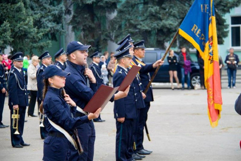 Прибыв в пункты пропуска, проявите понимание, терпение и дисциплину.