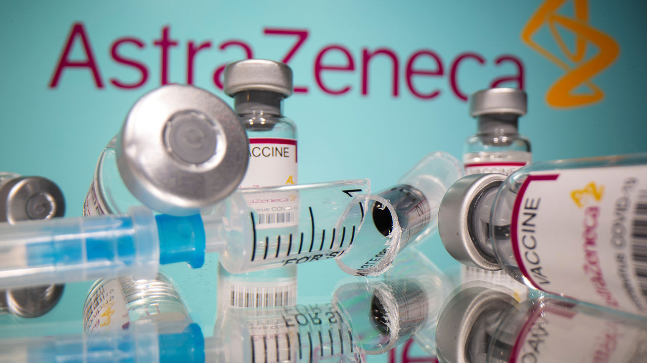 ВОЗ заявила, что польза вакцины AstraZeneca перевешивает риски.