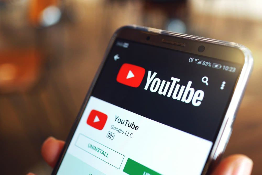 YouTube тестирует ИИ-инструменты для сортировки комментариев по темам и чат-бота для видеороликов.