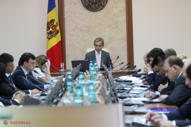 Guvernul speră să obțină în 2014 240 de milioane de lei din privatizări și încă 2,3 miliarde de lei din granturi.