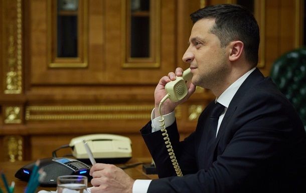 Зеленский предложил Байдену организовать трехсторонний саммит с Путиным.