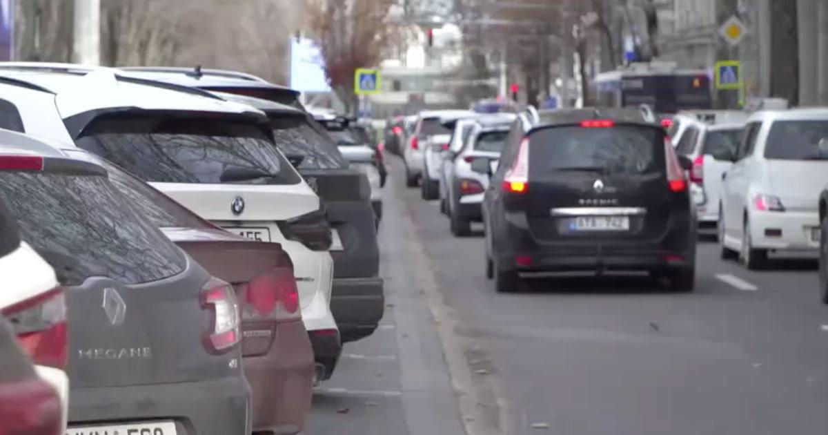 Expert: Pentru a parca toate mașinile din Capitală ar fi nevoie de o suprafață egală cu 60 de stadioane republicane.