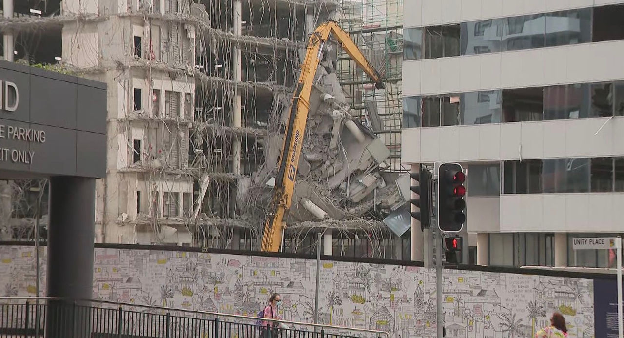 O clădire cu 10 etaje s-a prăbușit parțial în Sydney, în timp ce lucra un excavator.