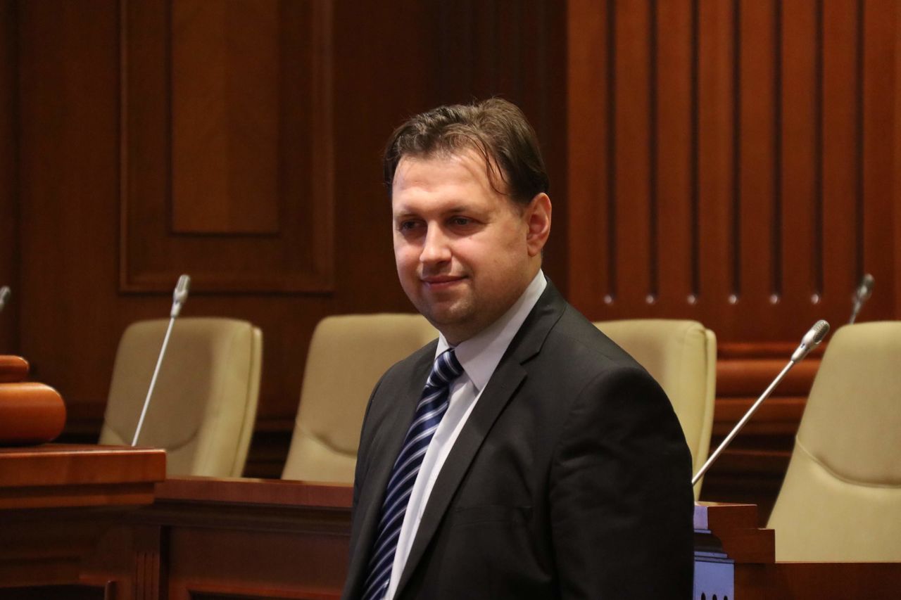 Советник Додона уклоняется от ответа на вопрос, на какие средства он купил элитную квартиру.