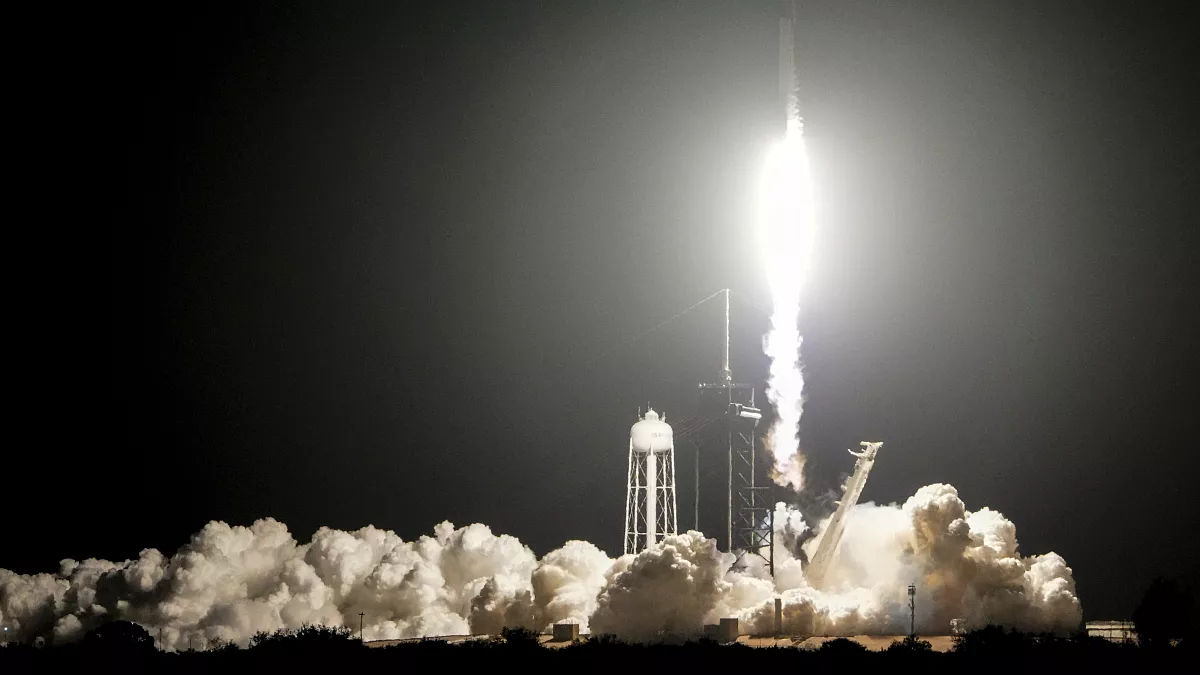SpaceX запустила сразу два лунохода.