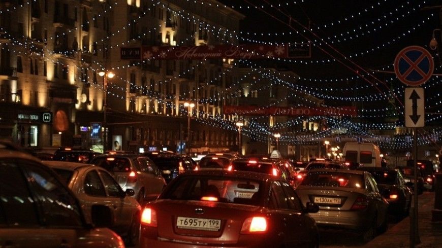 В ряде районов города образовались вечерние пробки.