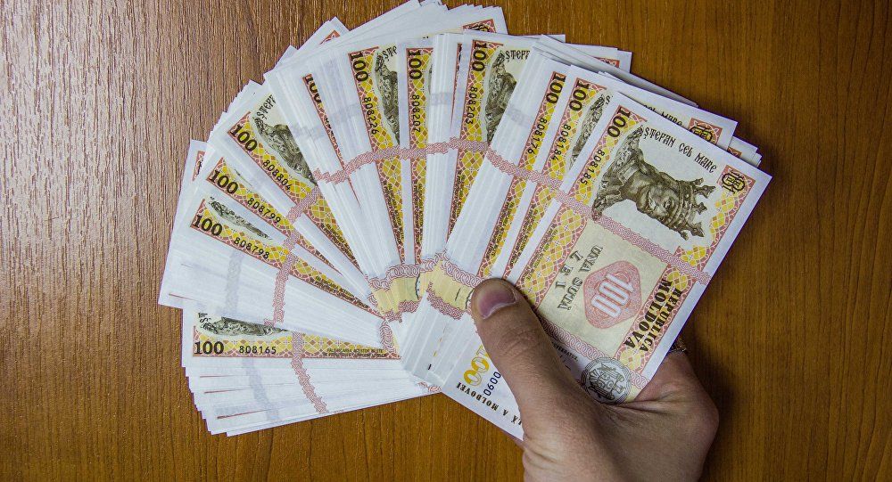 В 2019 год средняя зарплата по экономике прогнозировалась на уровне 6975 леев. 