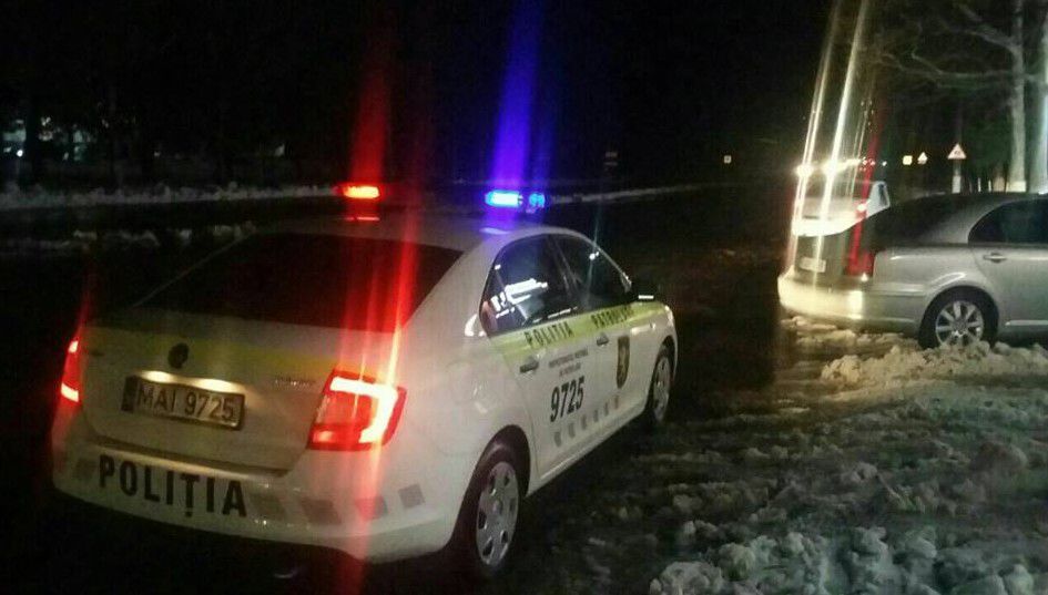 Șoferii care nu aveau mașinile cu pneuri de iarnă, întorși din drum