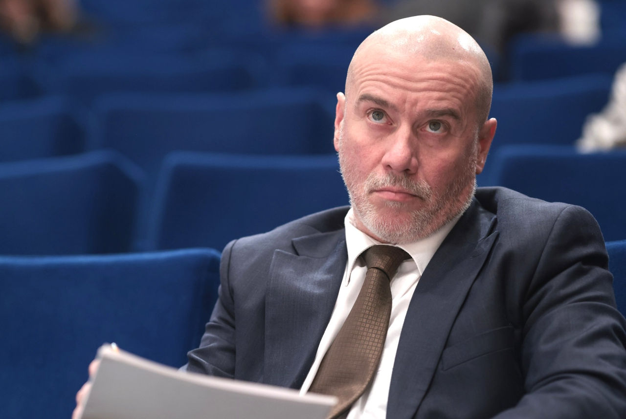 Un ministru român care a declarat că „nu îi pasă de interesele naționale ale țării” și-a dat demisia.