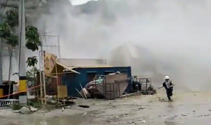 Прорыв плотины в Колумбии попал на видео.