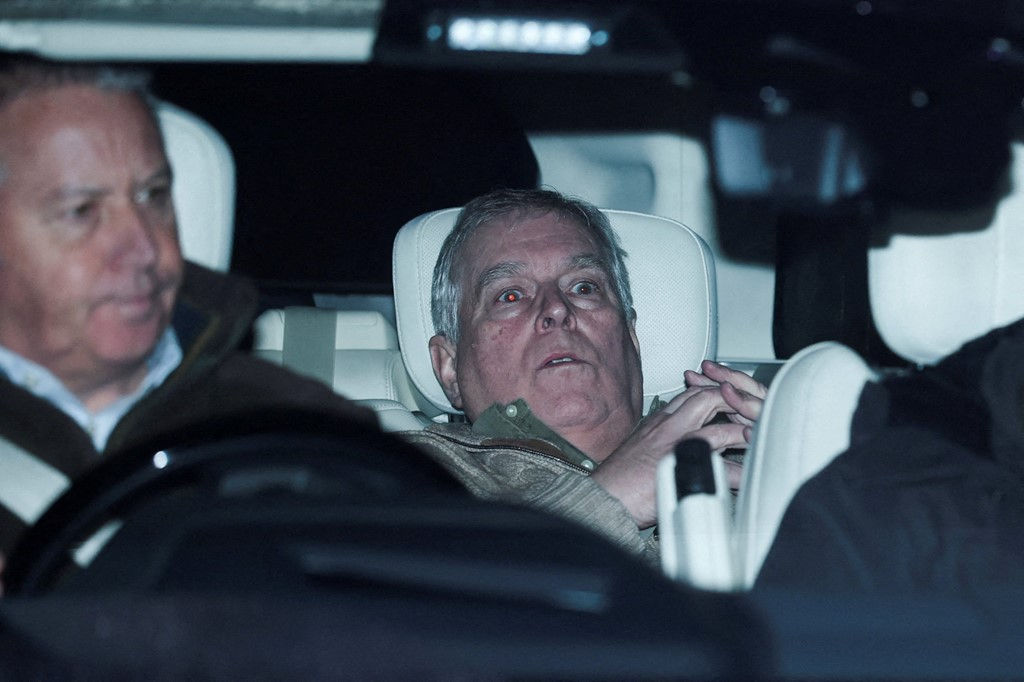 Fostul prinț Andrew, eliberat după 12 ore de interogatoriu în cazul Jeffrey Epstein.