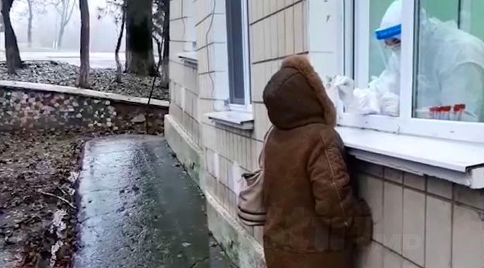 Анализы в Криково сдают через окно.