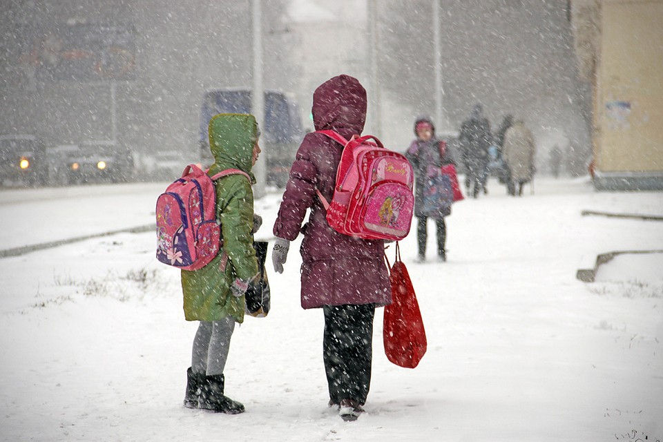 Ninsori abundente în țară: Ministerul Educației a permis școlilor să prelungească vacanțele.