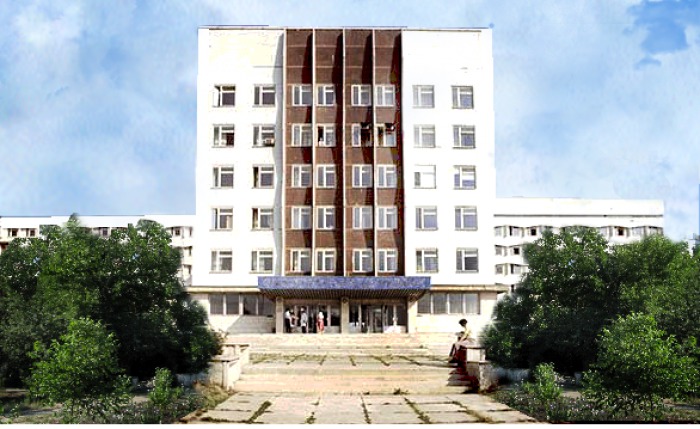 Curtea Institutului Mamei și Copilului a devenit, în ultimii ani, loc de parcare.