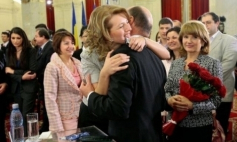Ioana Băsescu, fiica cea mare a preşedintelui Traian Băsescu, s-a căsătorit cu avocatul Radu Pricop.