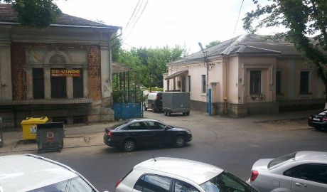 O clădire veche de pe strada Columna din centrul capitalei ar fi minată. Foto: jurnal.md