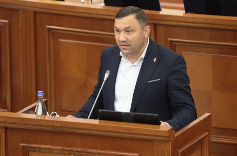 Депутат PAS Василий Грэдинару. 