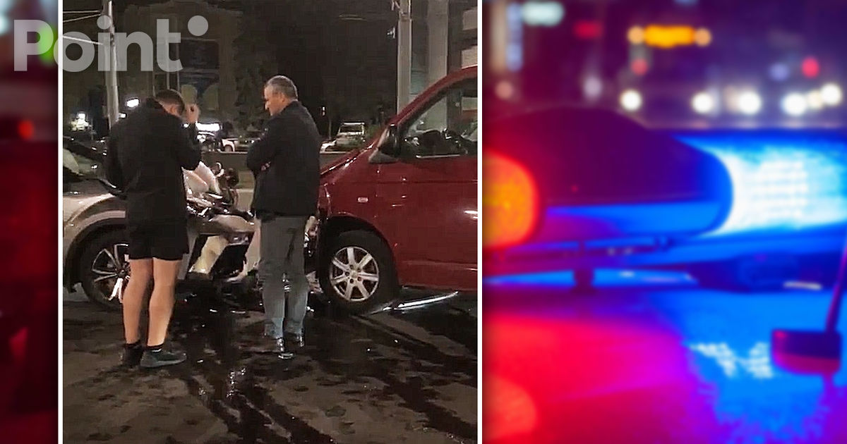 Accident grav într-o intersecție din Capitală: Două mașini s-au ciocnit violent.