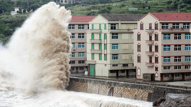Тайфун Дуцзюань обрушился на материковую часть Китая. Фото: bbc.com