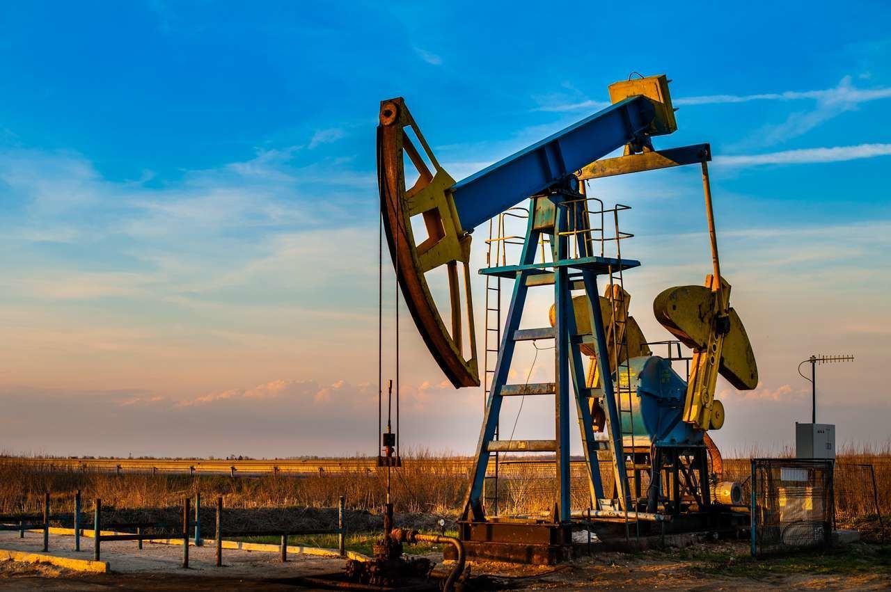 МЭА ожидает падения спроса на нефть до рекордного низкого уровня.