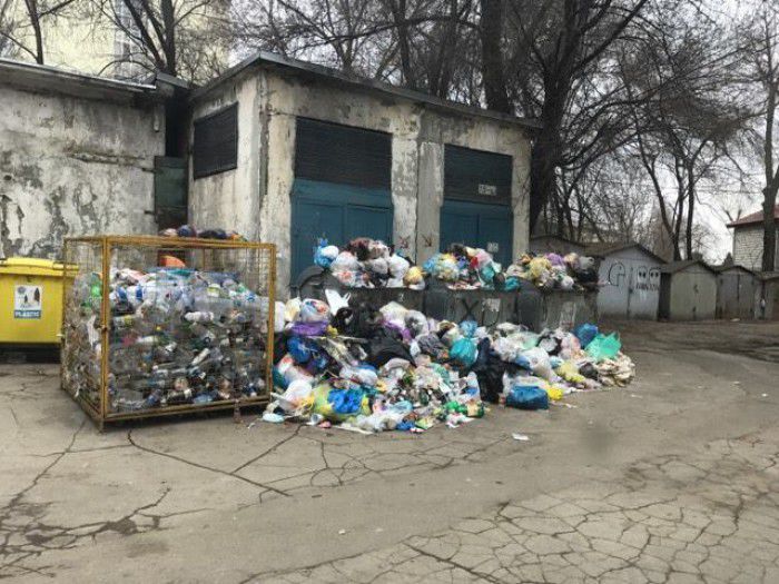 Viceprimarul capitalei, Nistor Grozavu, anunță că au fost identificate trei terenuri pentru depozitarea deșeurilor. 
