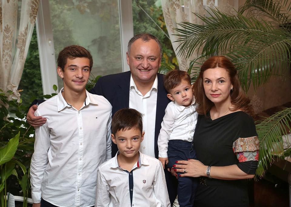 Petrecerea privată a lui Dodon la Condrița, în vizorul Procuraturii Anticorupţie. Foto: facebook