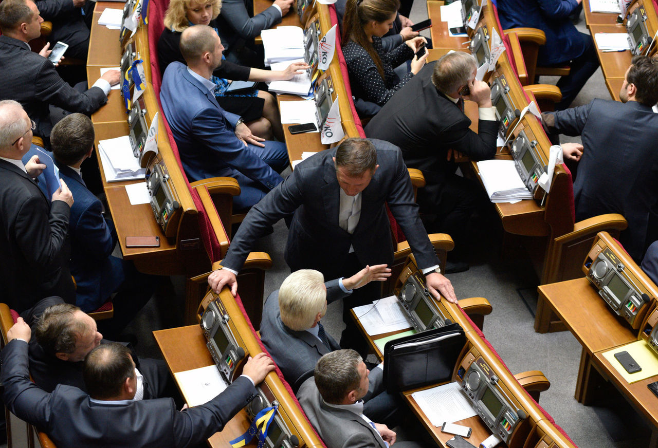 Парламент Украины вскоре может ввести визовый режим с Россией, сообщают украинские СМИ.