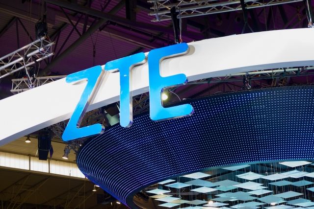 ZTE ведет бизнес более чем в 160 странах, в ней работает в общей сложности около 75 000 человек.