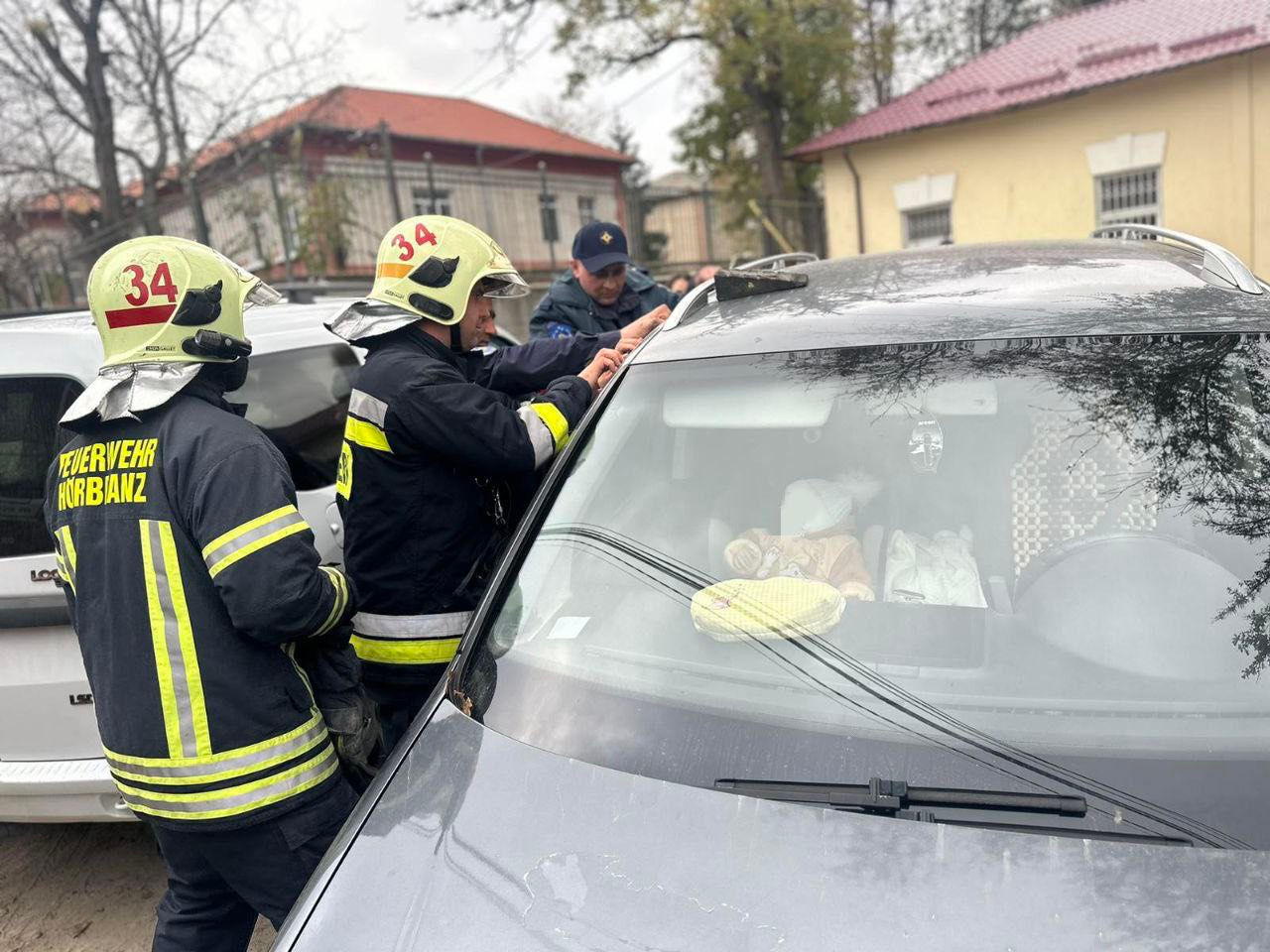 Un copil de un an a rămas blocat într-o mașină la Orhei.