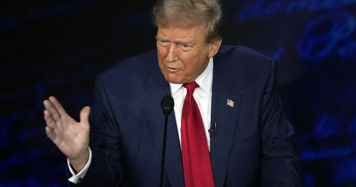 Trump l-a numit pe Zelenski „un vânzător” care vine în SUA pentru bani.