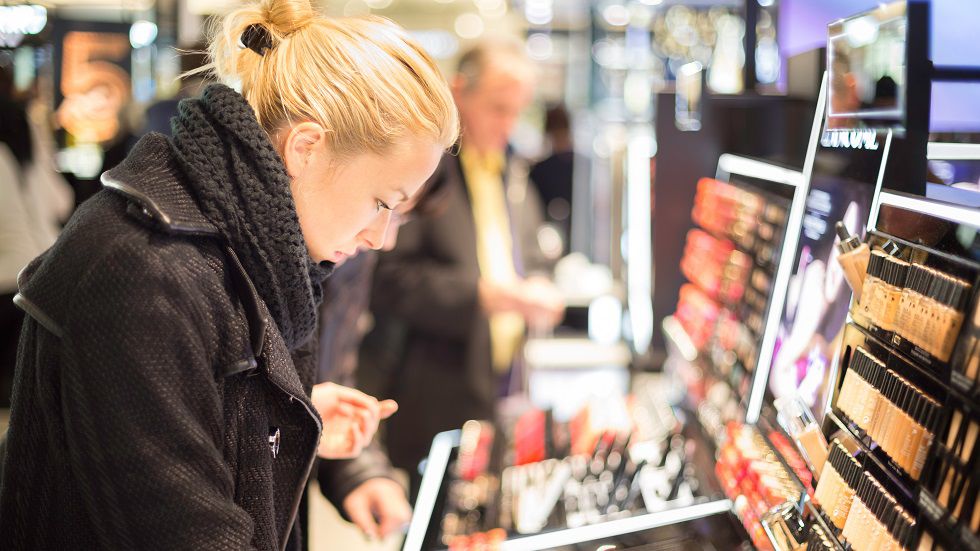 Ce afecțiuni riști să dezvolți atunci când testezi produsele de make-up. 