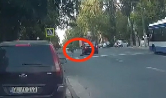 Отец сбитого ребенка рассказал, почему взобрался на крышу автомобиля.