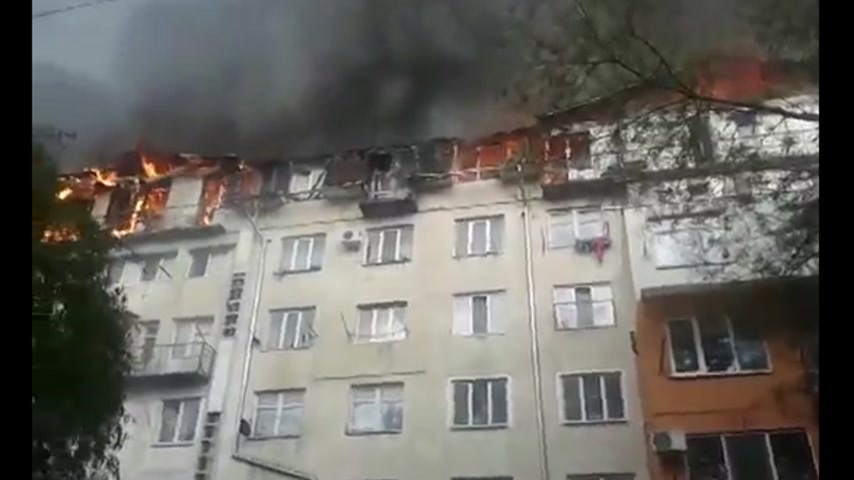Одной из причин возгорания могло стать использование некачественных материалов при постройке мансарды.