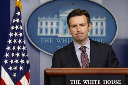 Говоря о помощи США Украине, Эрнест сообщил, что Штаты не планируют поставлять Киеву наступательные виды вооружений.