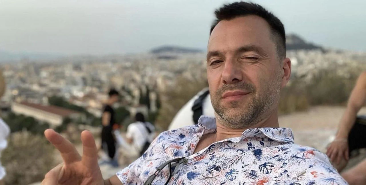 В Арестовича едва не попала молния: второй раз за последние 5 лет.