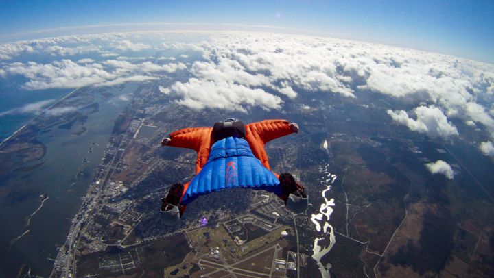 Zbor cu Wingsuit-ul: Jumperii au atins viteza de 236 km pe oră